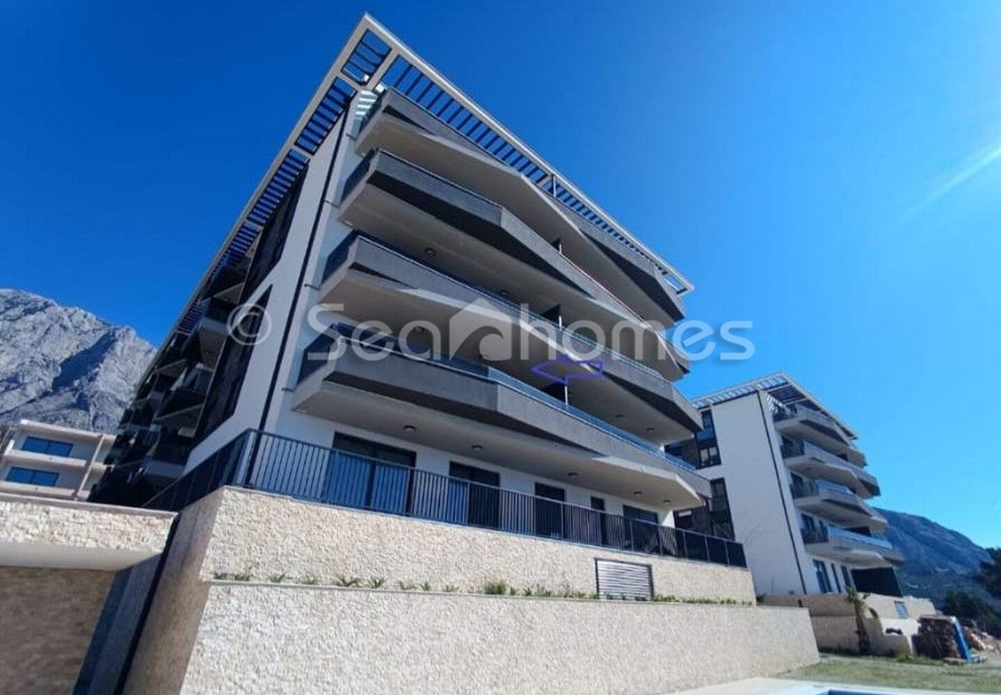 Makarska stan u novogradnji s bazenom (1)