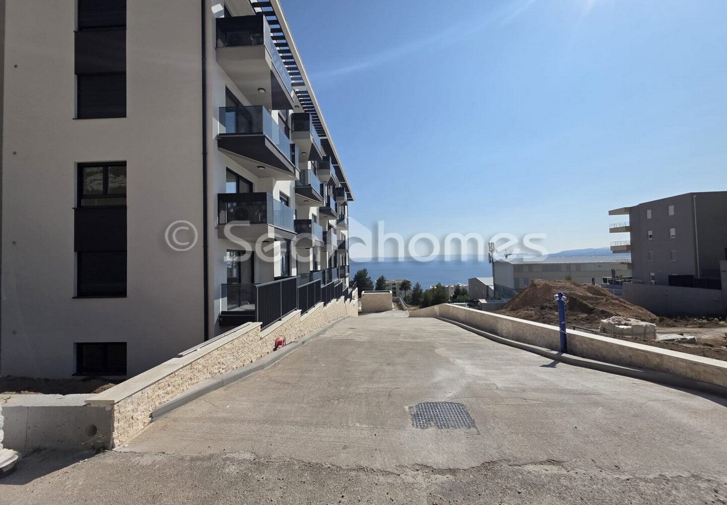 Makarska stan u novogradnji s bazenom (2)